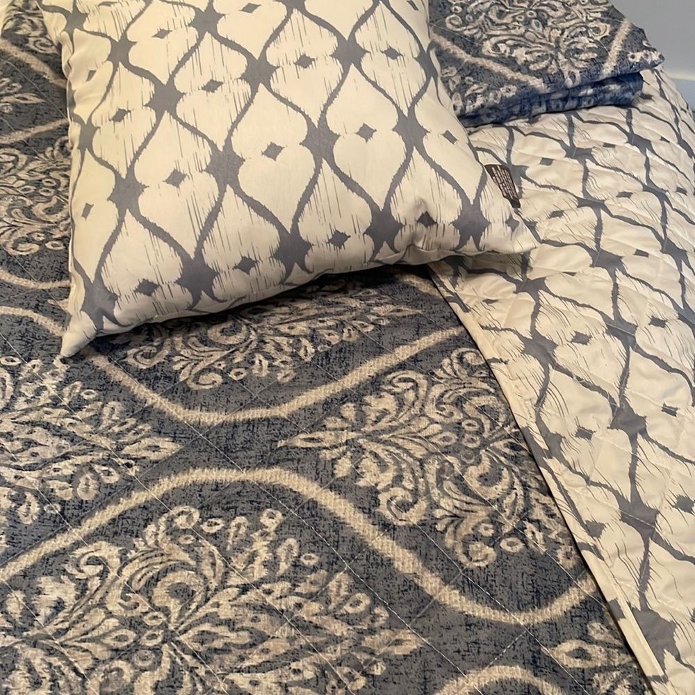 Queen bedding